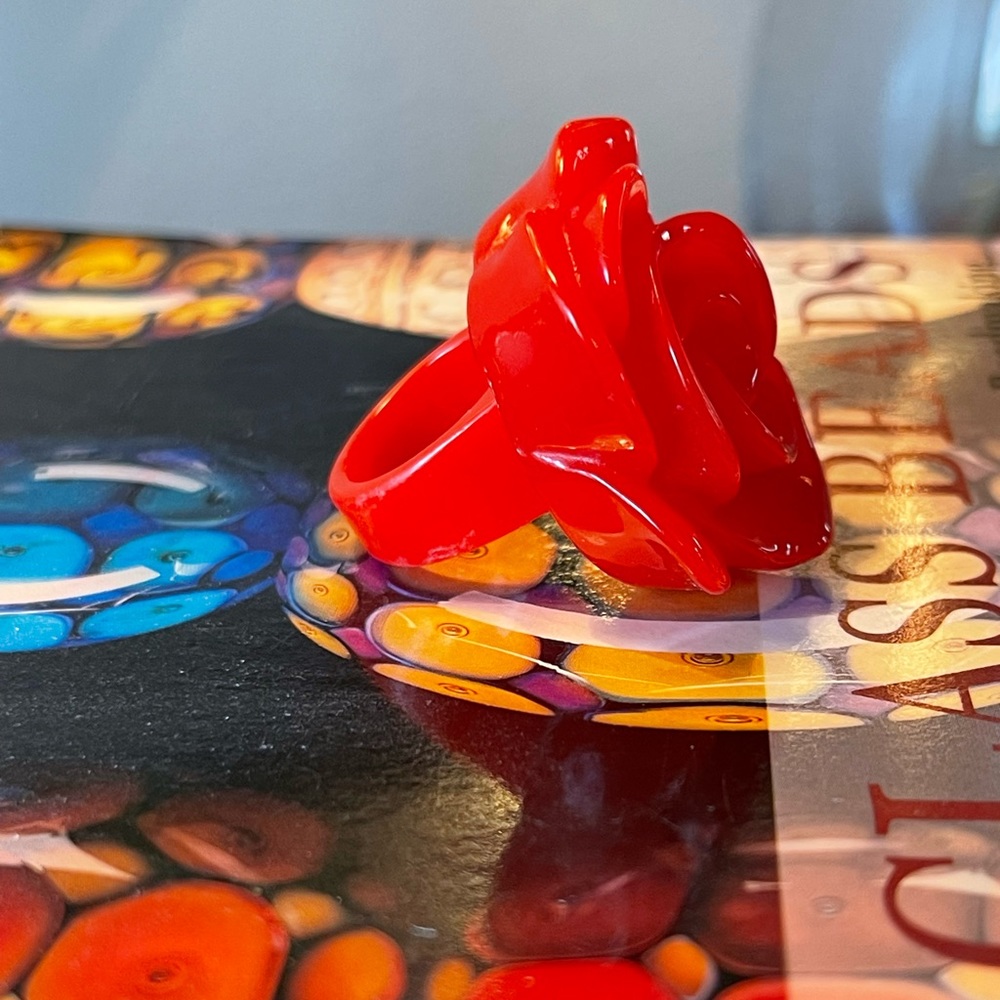 Extremely unique Rose Ring Beauty & Beast Disney - Picture 2 of 7